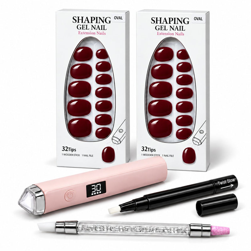 Dos estuches de extensiones de forma oval, lámpara rosa, bolígrafo negro y stick de doble punta sobre fondo blanco.