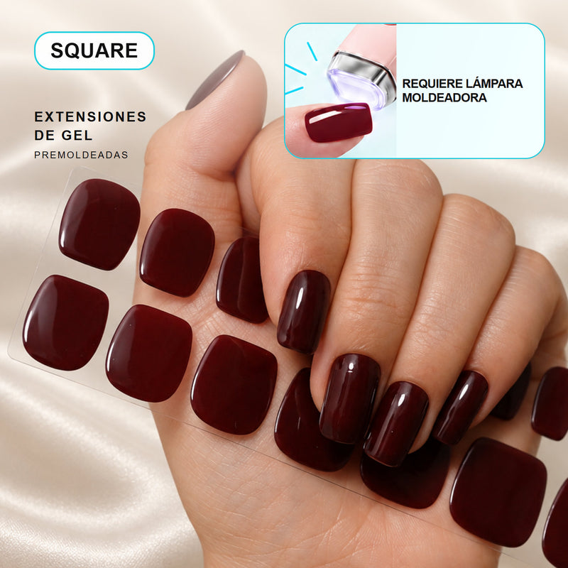 Extensiones de gel NOOVES Midnight Merlot, forma square, mano y tira sobre satén