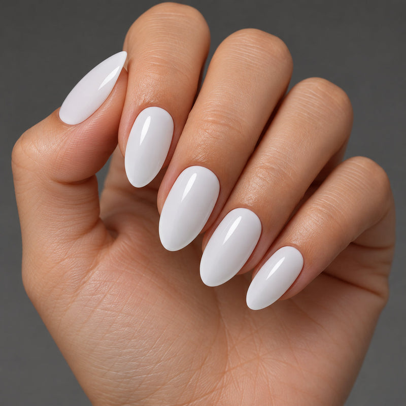 Extensiones de gel NOOVES Pure Canvas, forma almond, imagen lifestyle