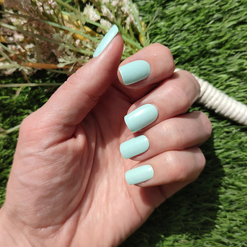 Resultado Manicura en casa con Láminas de Gel - Mint - Nooves Nails - Acabado Natural