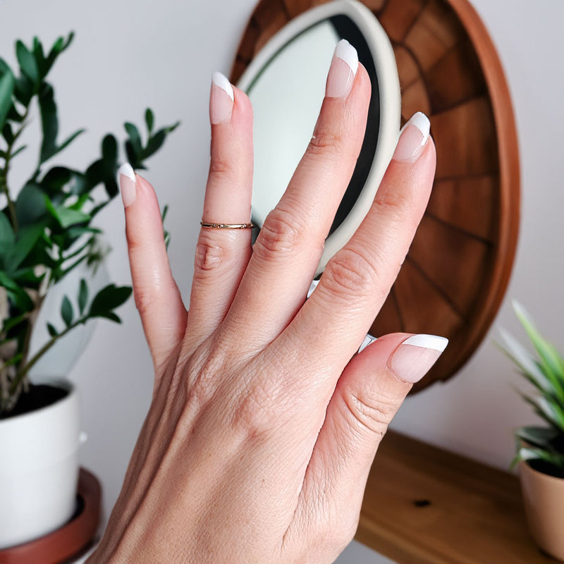 Diseño de uñas Folhas de Gel - French Grace - Nooves Nails - Veganas, Cruelty-Free y Hema-Free