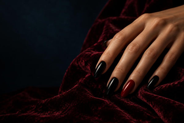 Uñas de Halloween 2026: ideas en negro y rojo sangre