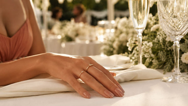 Lámina de gel Cocoa Milk - manicura nude cálido para invitada de boda NOOVES