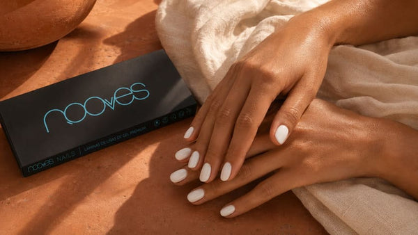 Los mejores colores de uñas para lucir el bronceado este verano 2026
