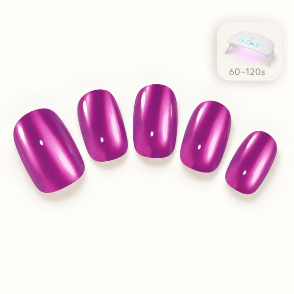 Cinco uñas con láminas de gel semicurado NOOVES Purple Mirror, violeta con efecto espejo
