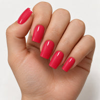 Extensiones de gel NOOVES Malibu Pink, forma square, mano con las extensiones aplicadas