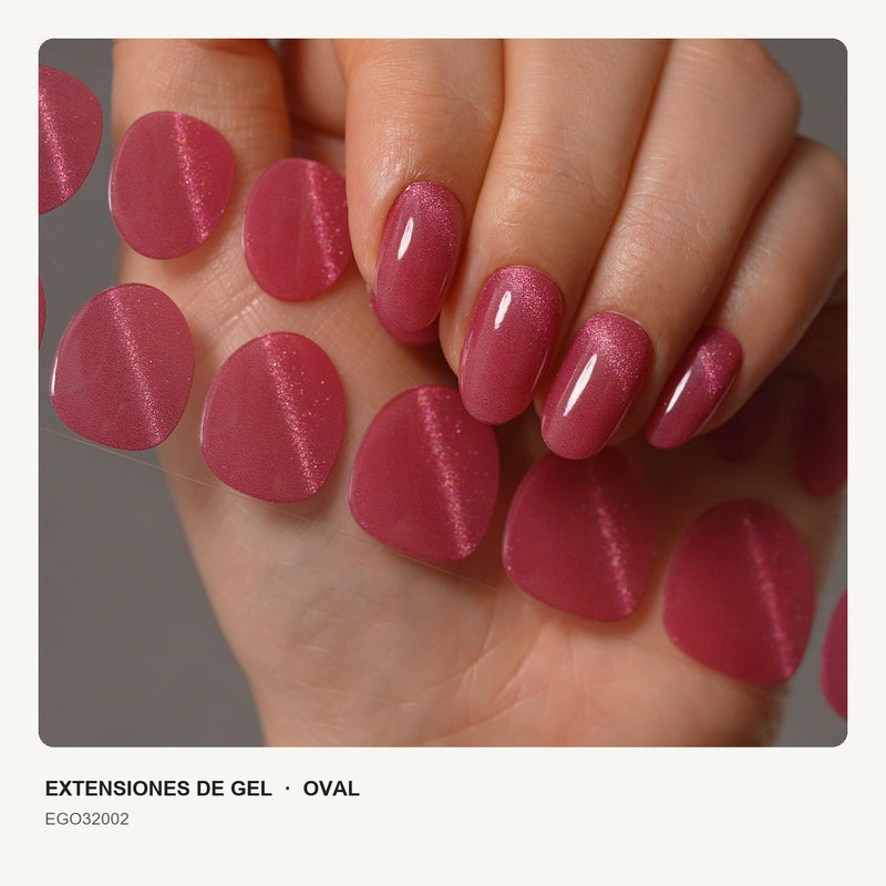 Extensiones de gel NOOVES Mystic Rose, forma oval, mano con la tira