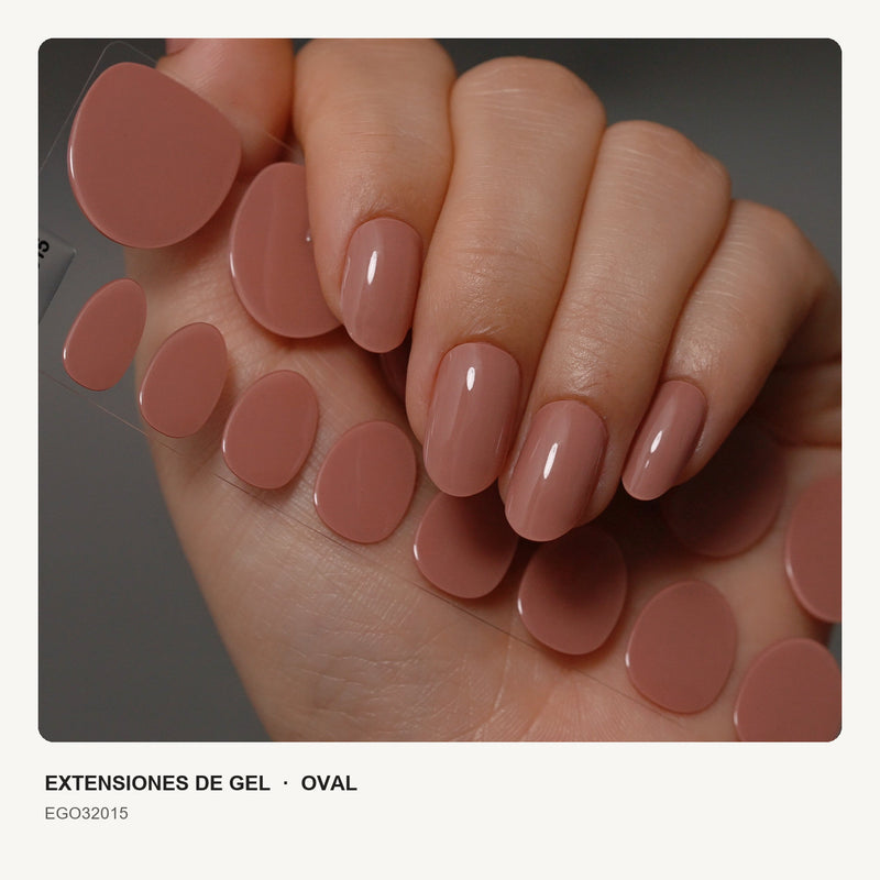 Extensiones de gel NOOVES Vintage Rose, forma oval, mano con la tira