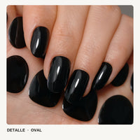 Extensiones de gel NOOVES Obsidian Night, forma oval, detalle macro