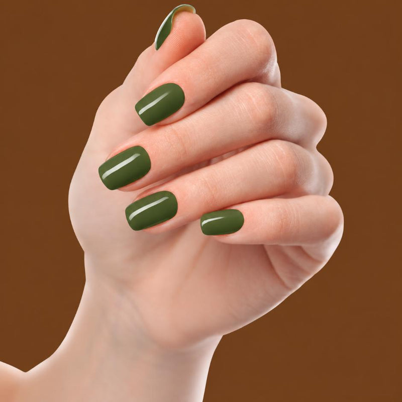 Uñas de gel Olive Muse curadas con lámpara UV - Brillo espejo