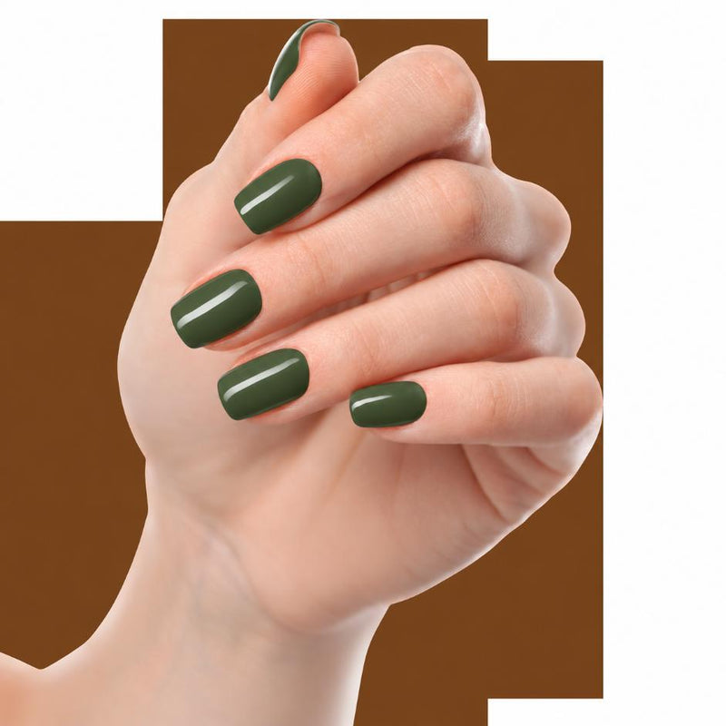 Uñas de gel Olive Night curadas con lámpara UV - Brillo espejo