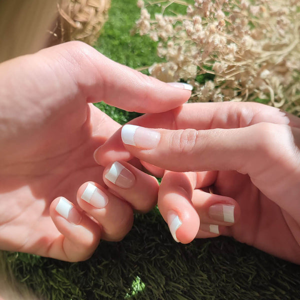 Manicura francesa con purpurina NOOVES