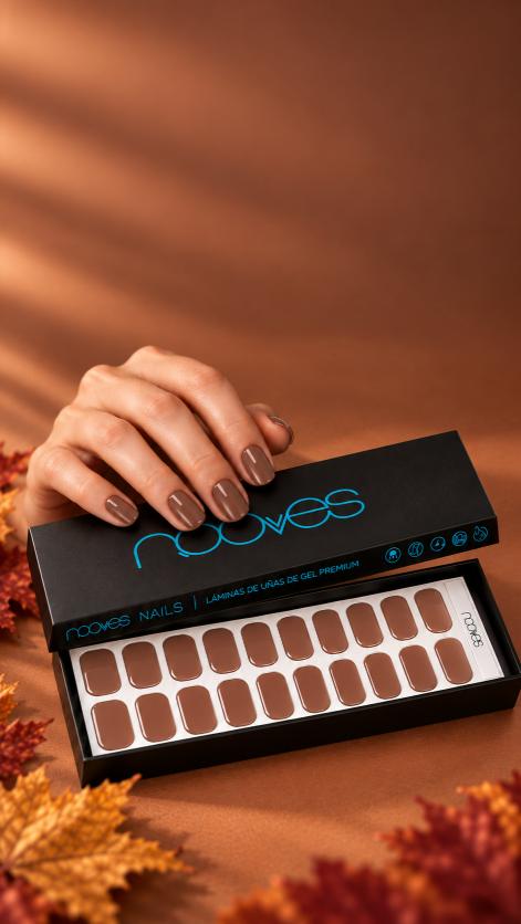 Manicura de gel NOOVES tono Cocoa Milk — colores de otoño 2026