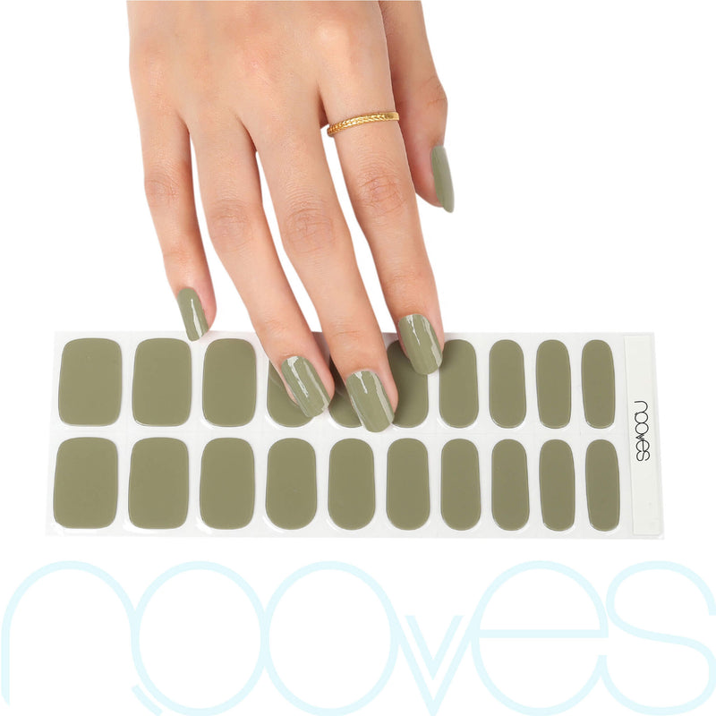 Cómo quedan las uñas de gel Láminas de Gel - Olive Green - Nooves Nails - Antes y después
