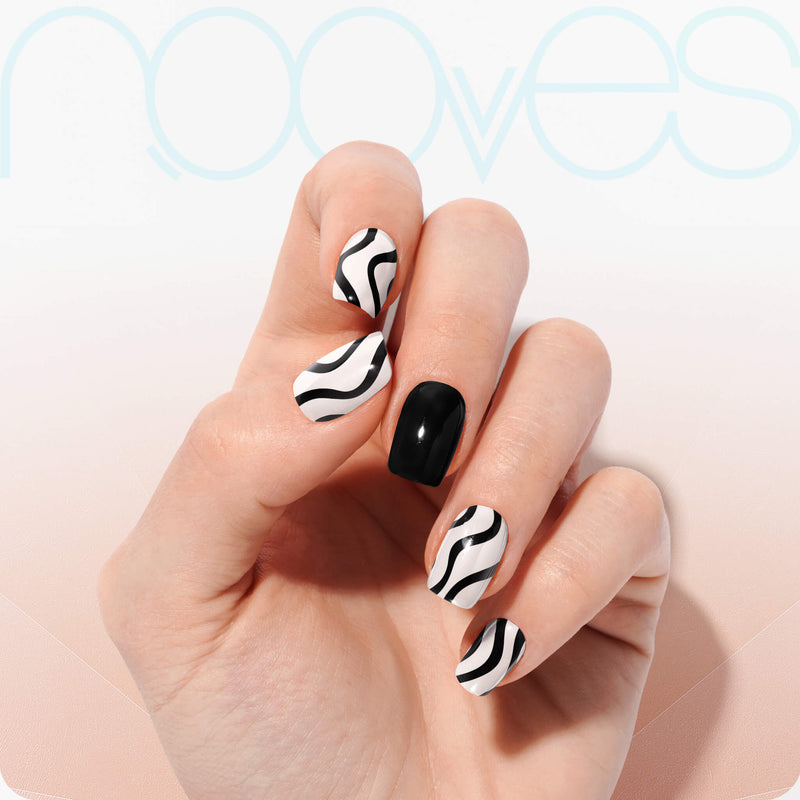 Diseño de uñas Láminas de Gel - Bold Zebra  - Nooves Nails - Veganas, Cruelty-Free y Hema-Free