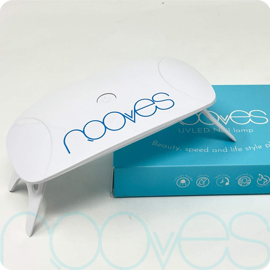 Lámpara portátil UV/LED NOOVES con su caja
